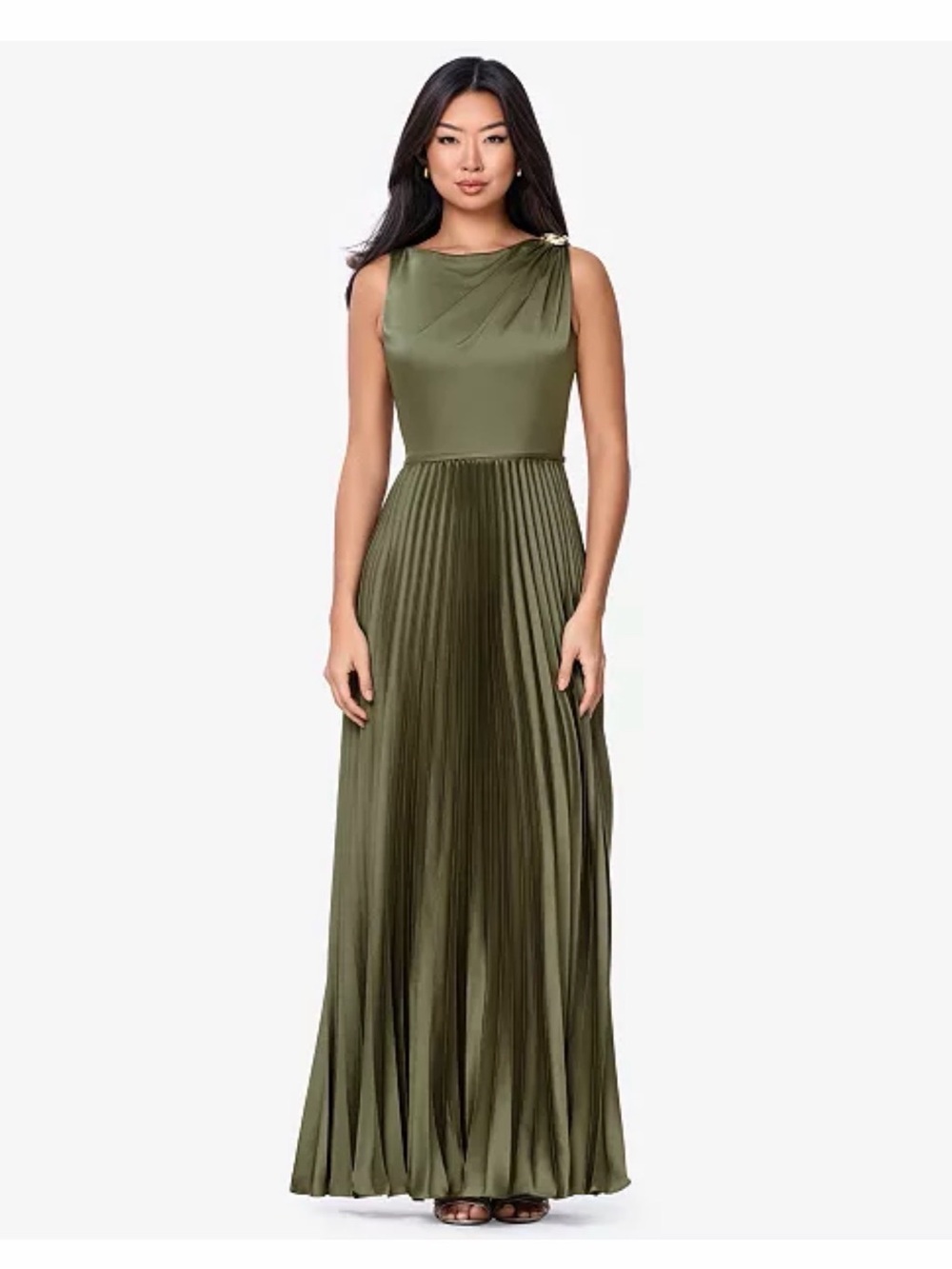 Betsy & Adam
Women's Boat Neck Pleated Ball Gown